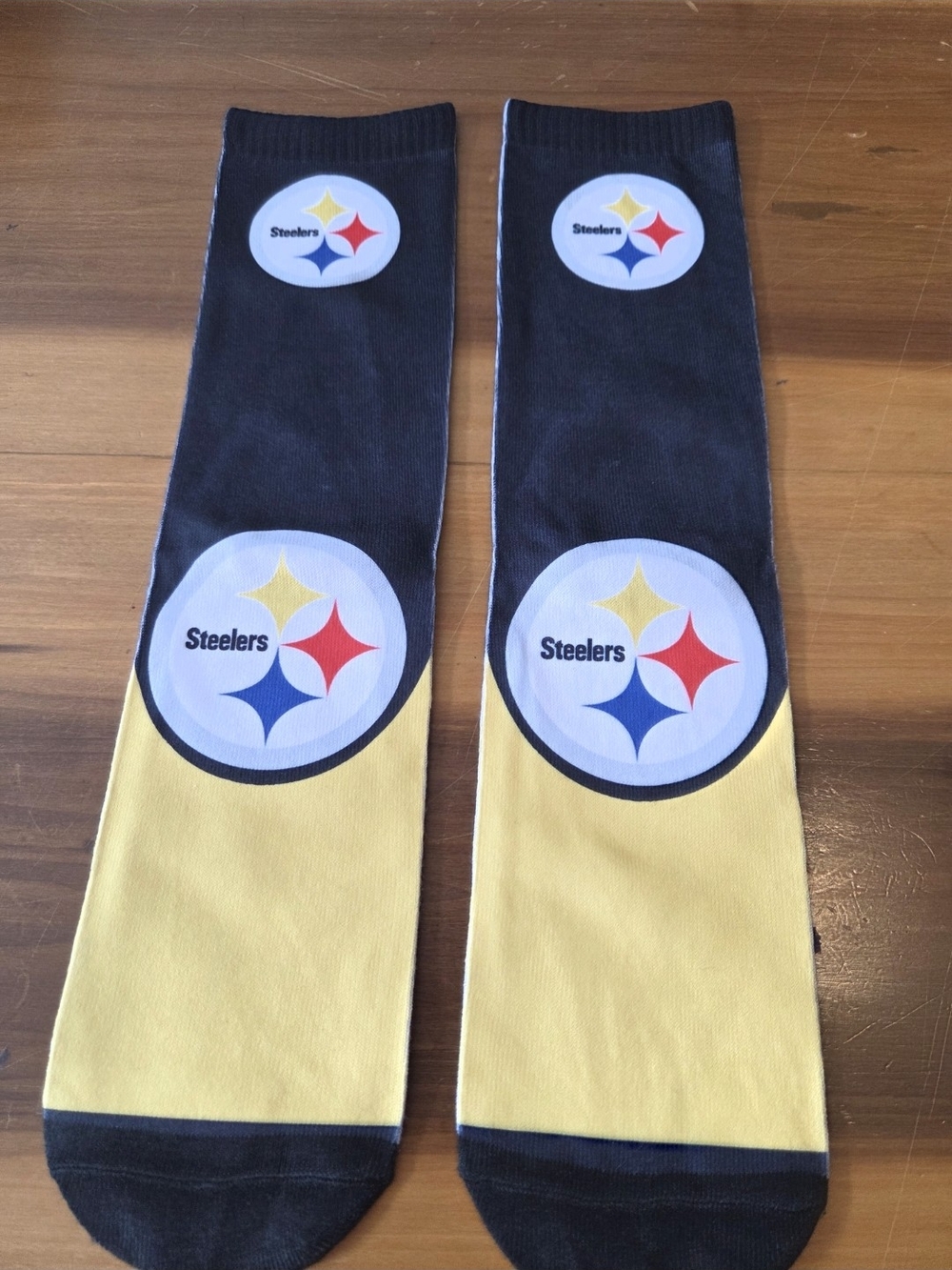 PITTSBURGH STEELERS BLACK & GOLD ADULT SOCKS. NEW